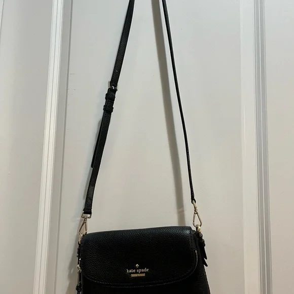 Kate Spade Black Leather Crossbody Zip Top Black Bag Pockets 9”X 6” X2” 44”strap - Picture 2 of 6